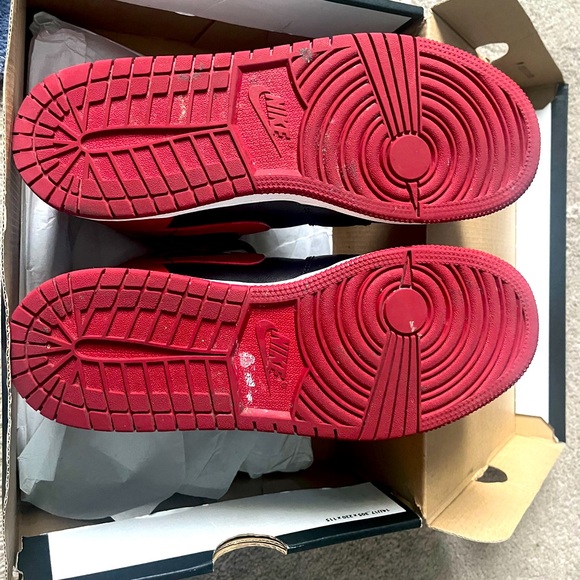 Air Jordan 1 Mid(GS) - Picture 3 of 4